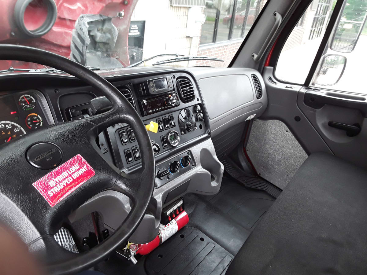 2019 Freightliner M2 106 in Kansas City, MO — photo 8