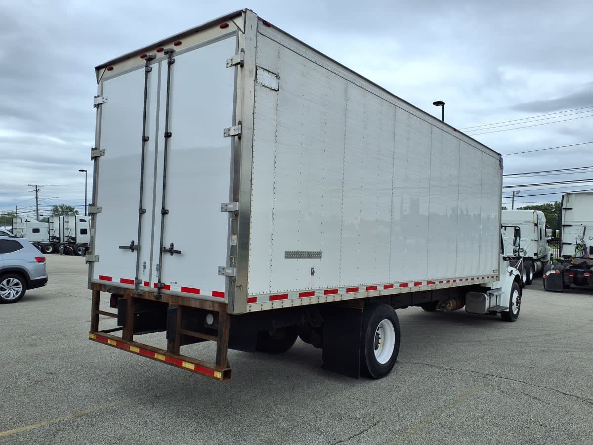2018 Freightliner M2 106 in Cleveland, OH — photo 4
