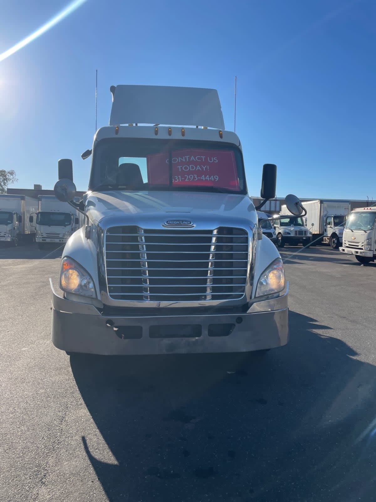 2018 Freightliner Cascadia in Farmingdale, NY — photo 2