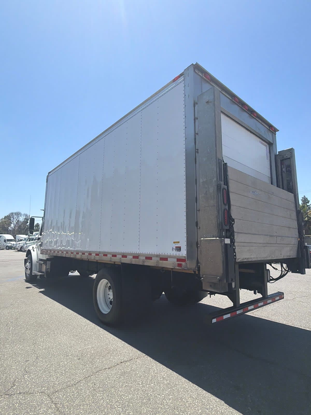 2019 Freightliner M2 106 in Pomona, CA — photo 6