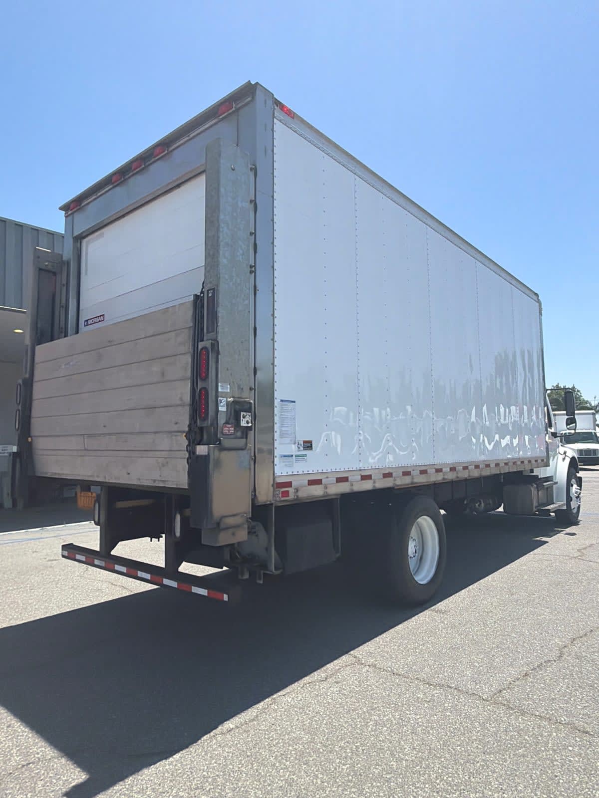 2019 Freightliner M2 106 in Pomona, CA — photo 4