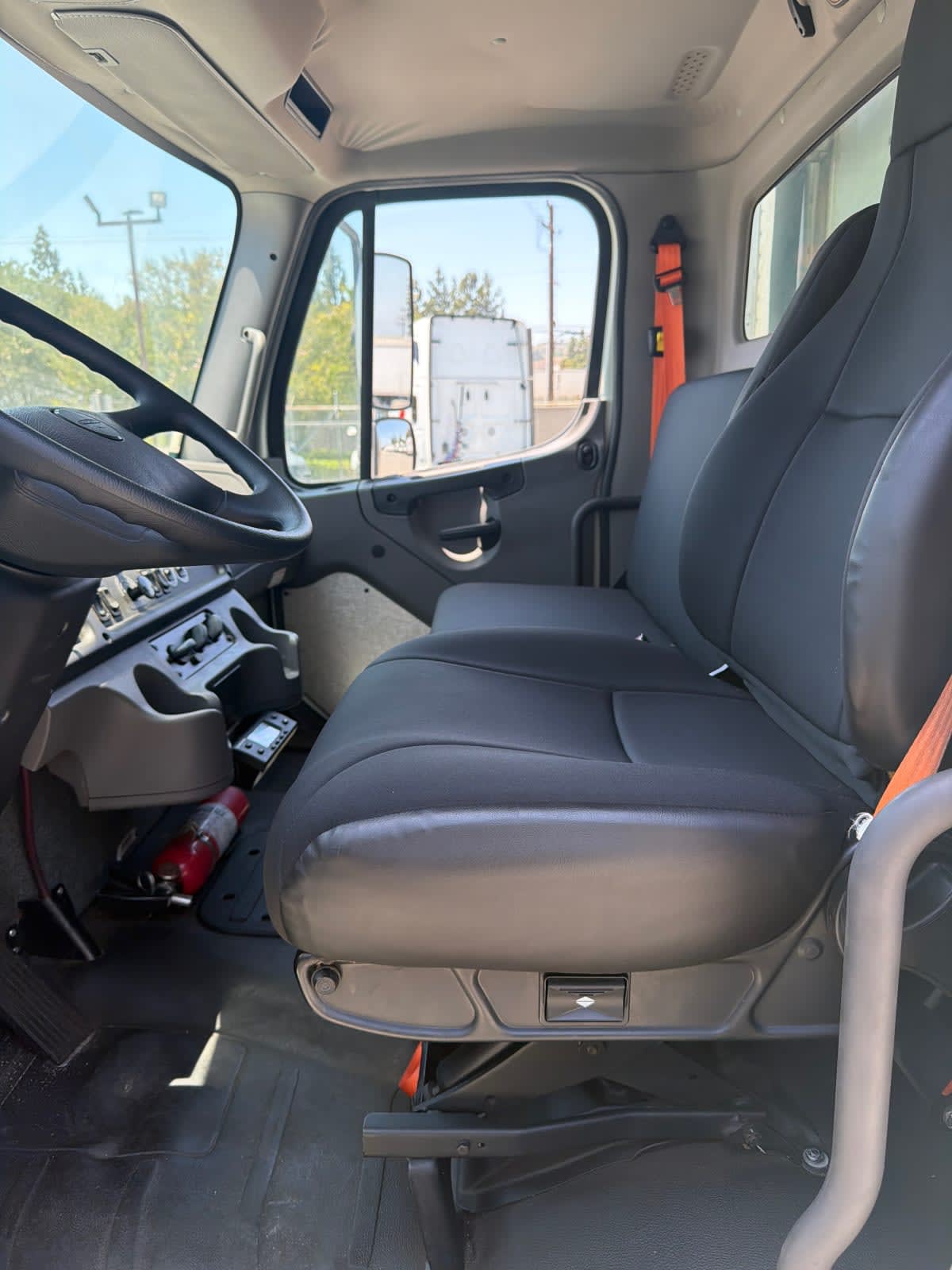 2019 Freightliner M2 106 in Pomona, CA — photo 8