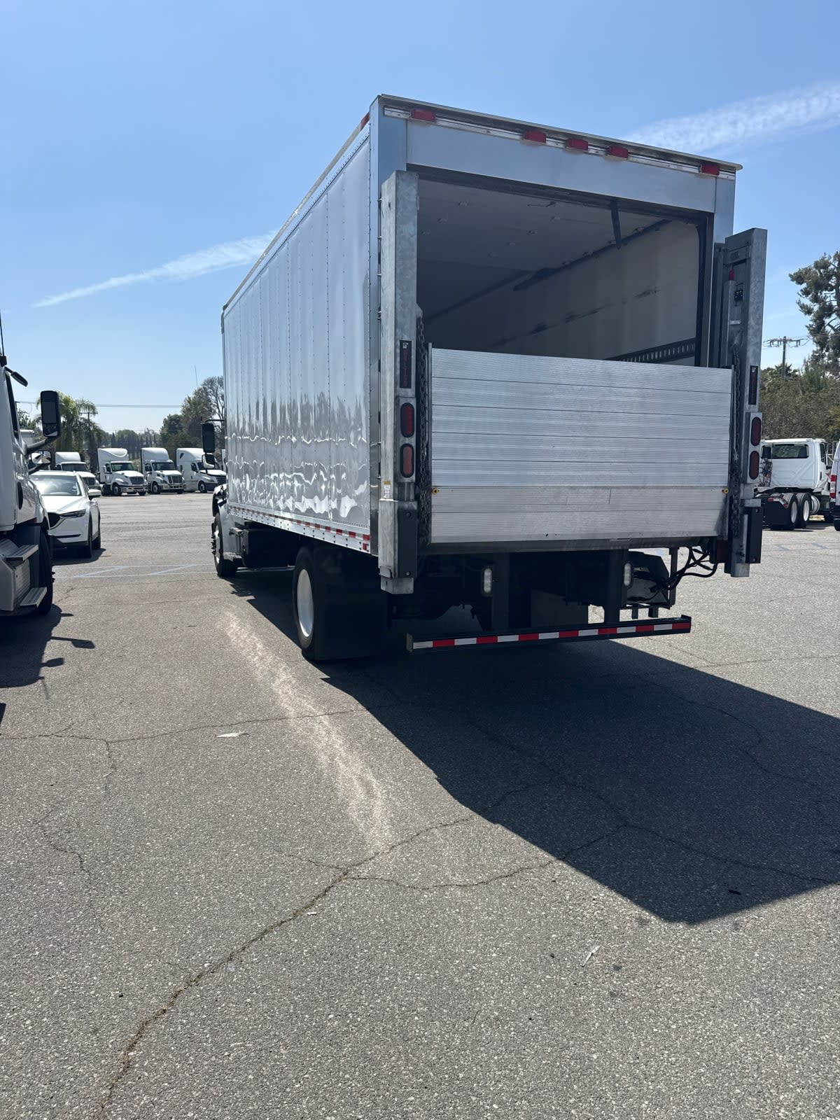 2019 Freightliner M2 106 in Pomona, CA — photo 6