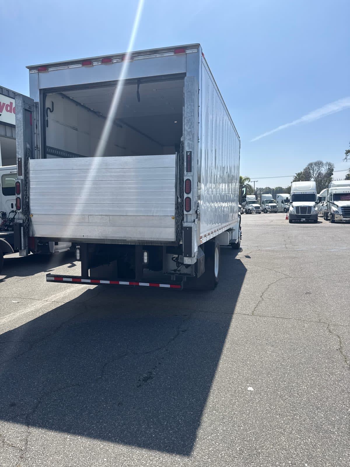 2019 Freightliner M2 106 in Pomona, CA — photo 4