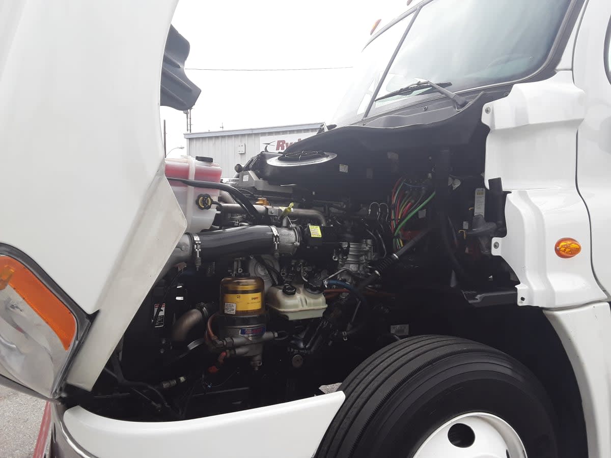 2018 Freightliner Cascadia in Montebello, CA — photo 11