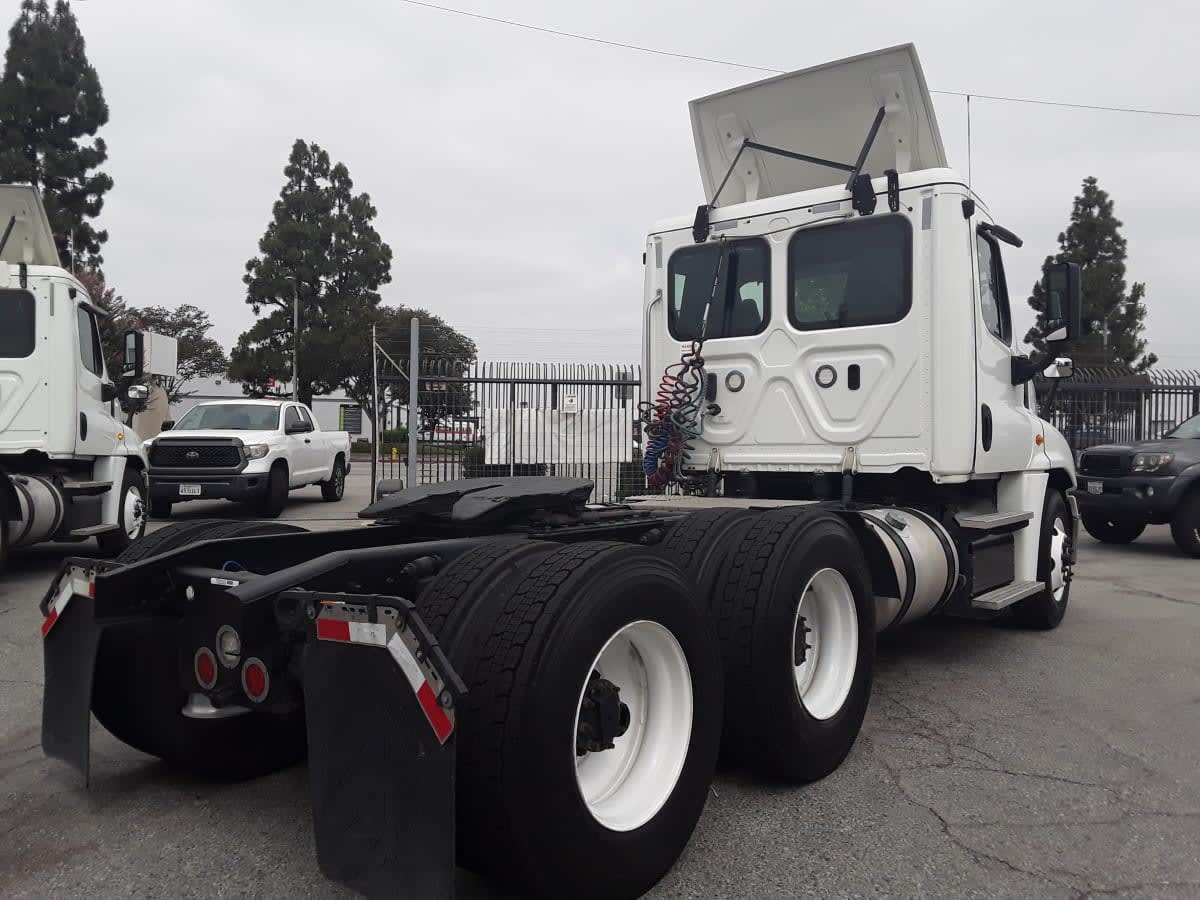 2018 Freightliner Cascadia in Montebello, CA — photo 6