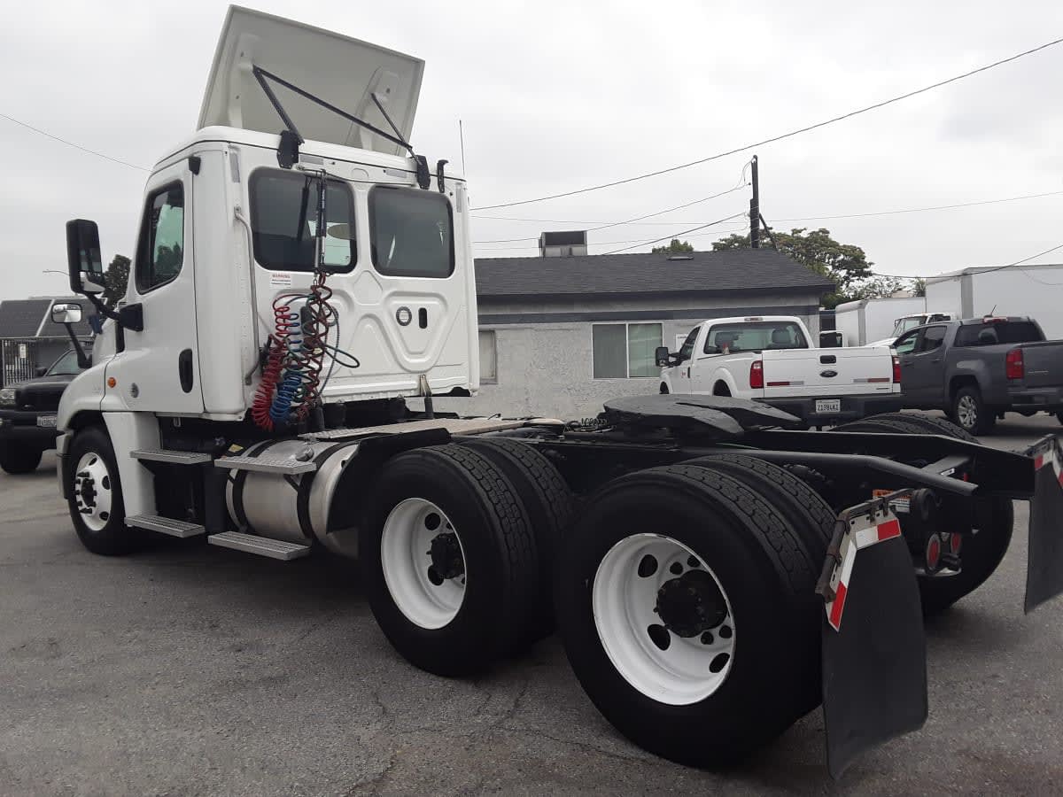 2018 Freightliner Cascadia in Montebello, CA — photo 4