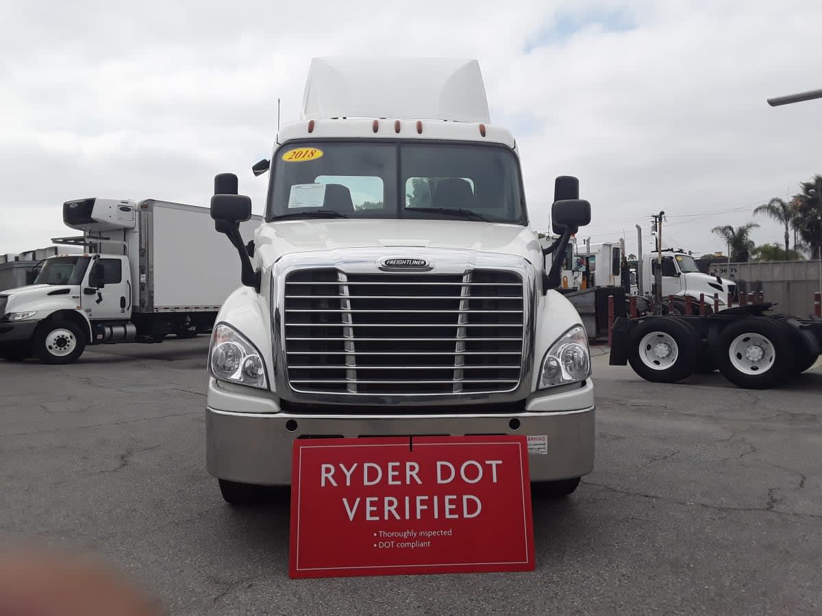2018 Freightliner Cascadia in Montebello, CA — photo 2