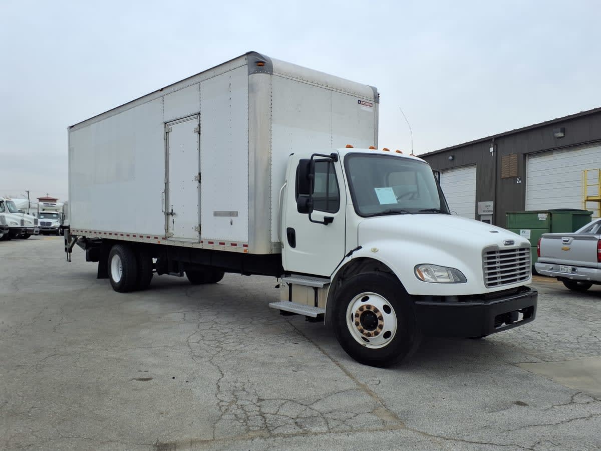 2018 Freightliner M2 106 in Fort Worth, TX — photo 3