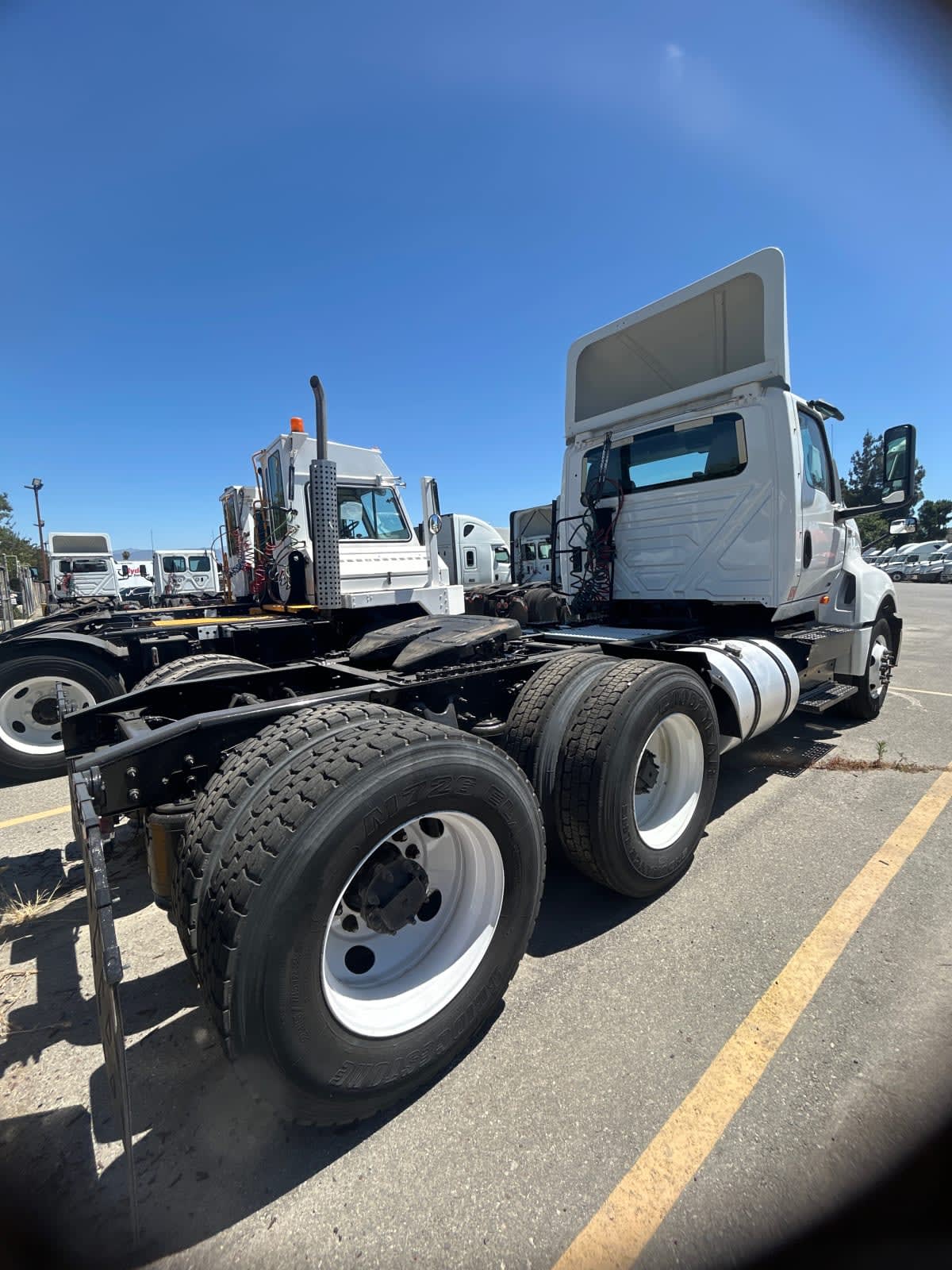 2018 International LT in Pomona, CA — photo 4