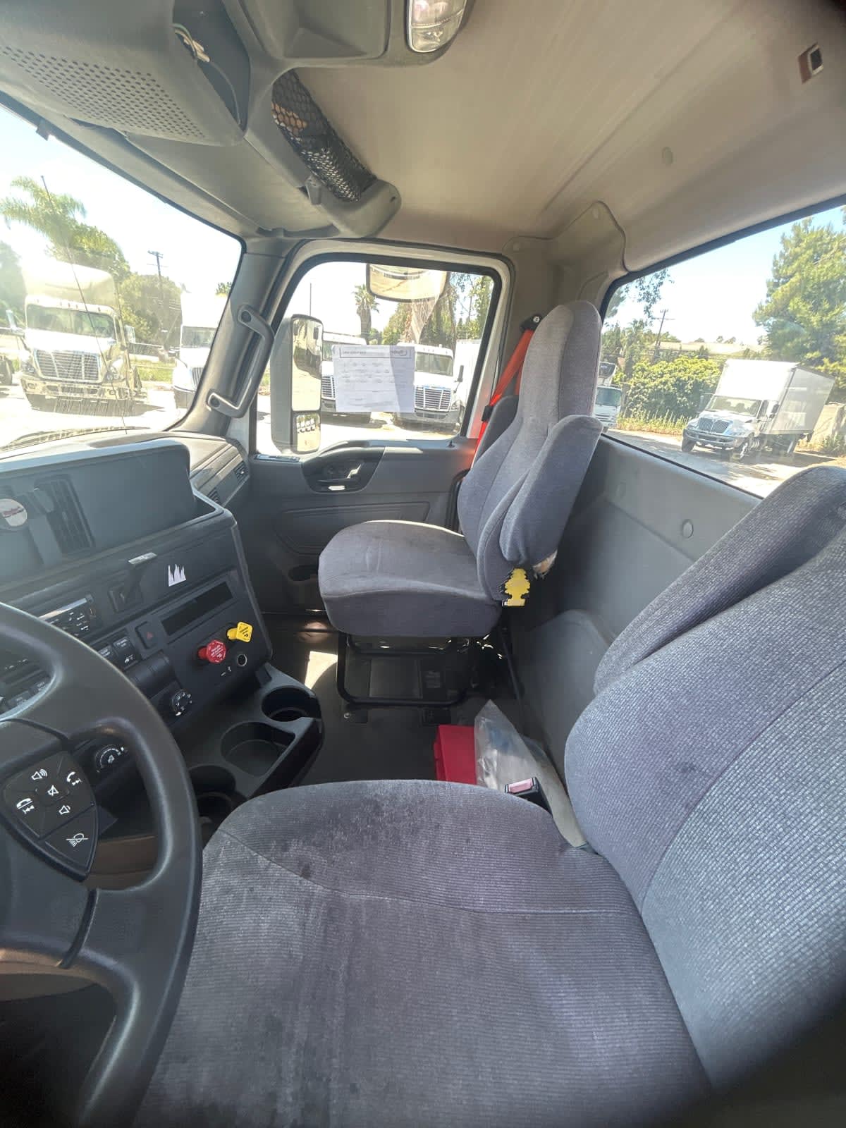 2018 International LT in Pomona, CA — photo 7