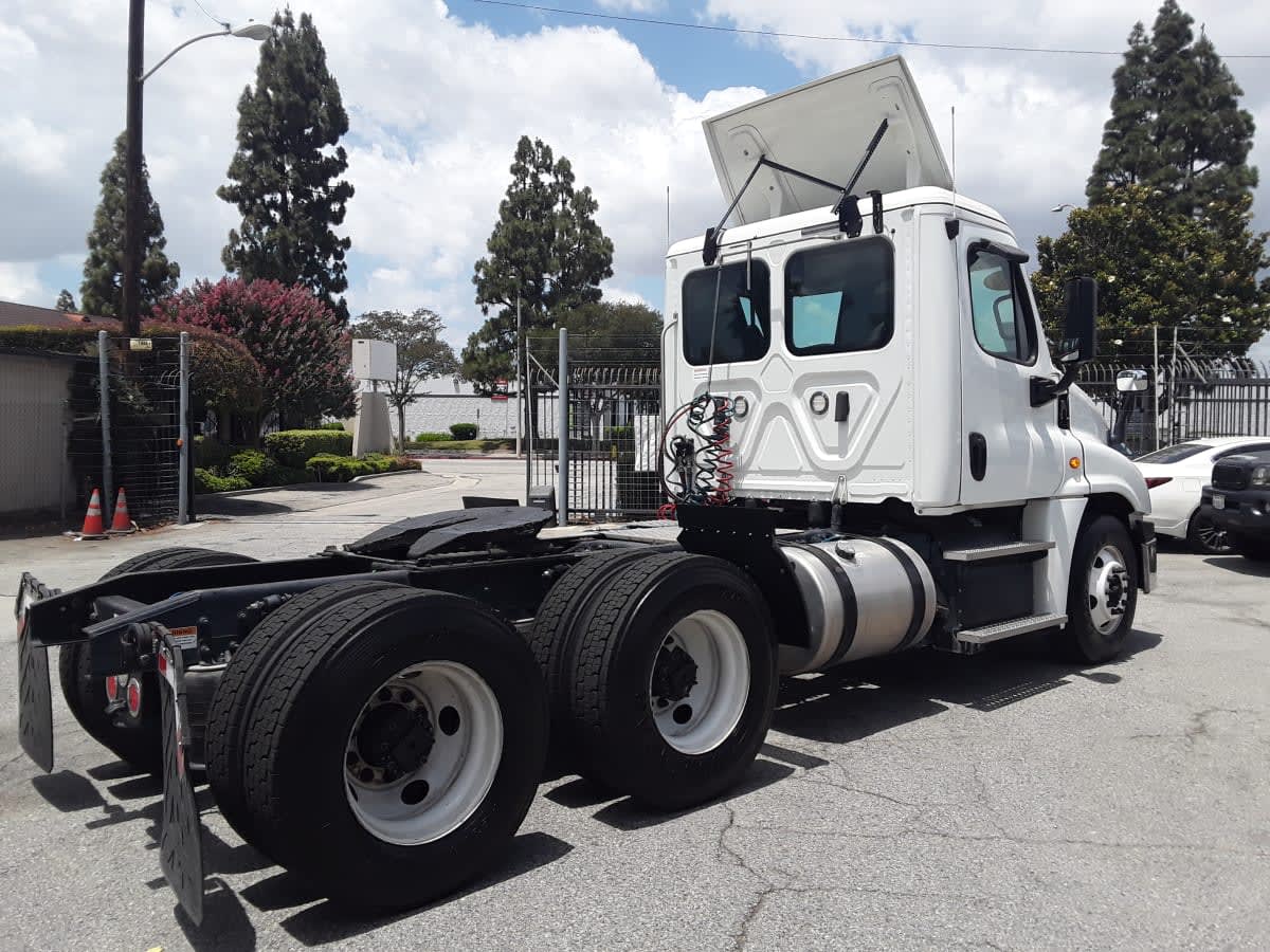 2018 Freightliner Cascadia in Montebello, CA — photo 4