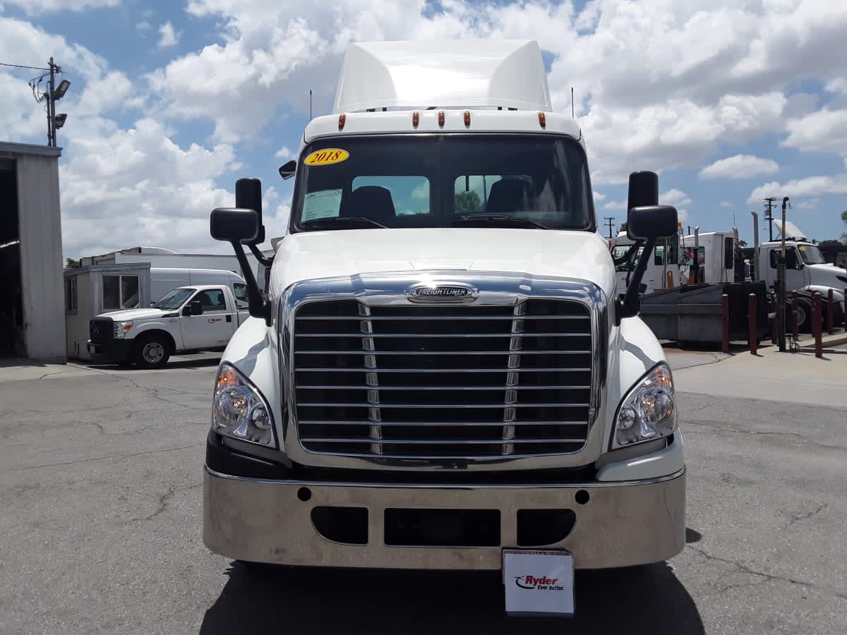 2018 Freightliner Cascadia in Montebello, CA — photo 2