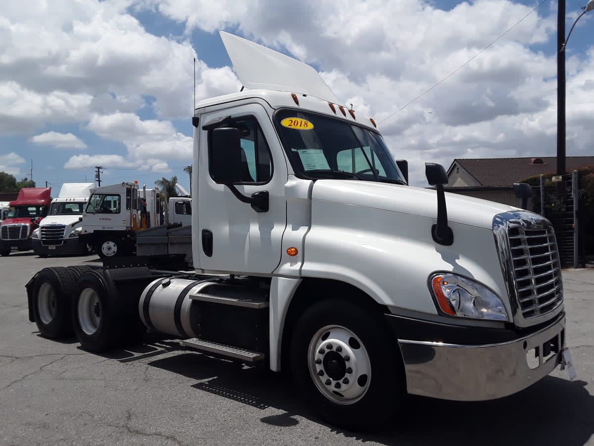2018 Freightliner Cascadia in Montebello, CA — photo 3