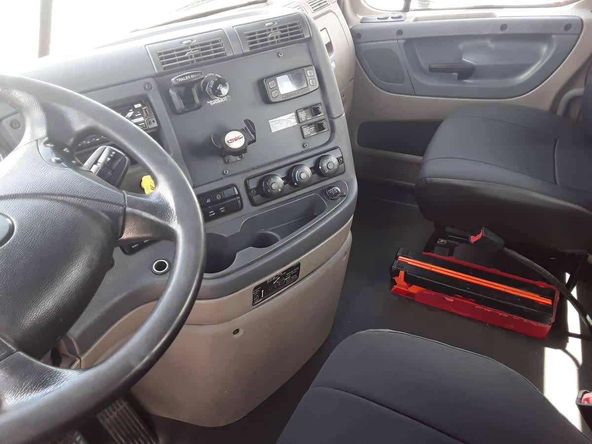 2018 Freightliner Cascadia in Montebello, CA — photo 7