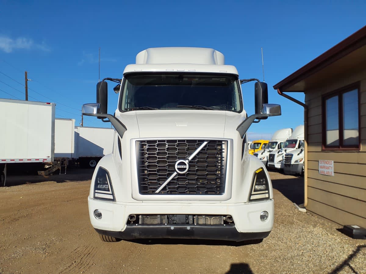 2019 Volvo VNR 640 in Commerce City, CO — photo 2