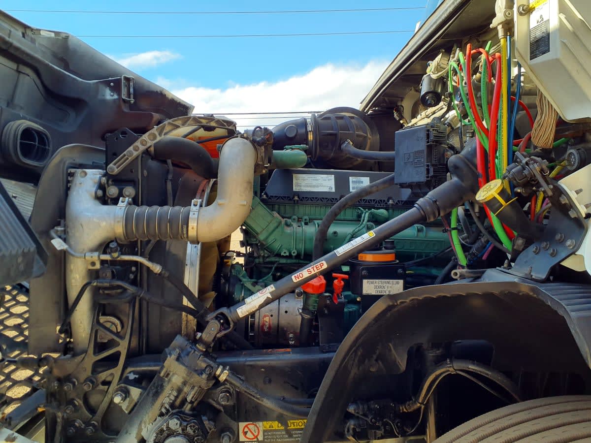 2019 Volvo VNR 640 in Commerce City, CO — photo 9