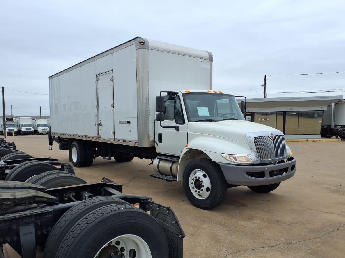 2018 International 4300 in Dallas, TX — photo 3