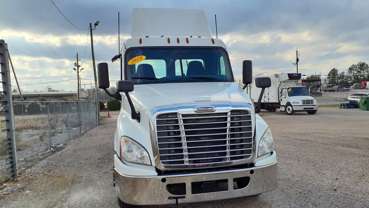 2018 Freightliner Cascadia in Birmingham, AL — photo 2