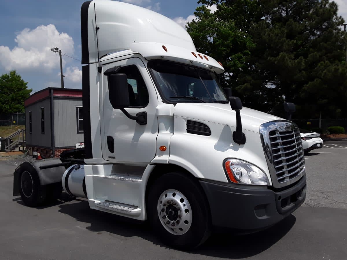 2019 Freightliner Cascadia in Charlotte, NC — photo 3