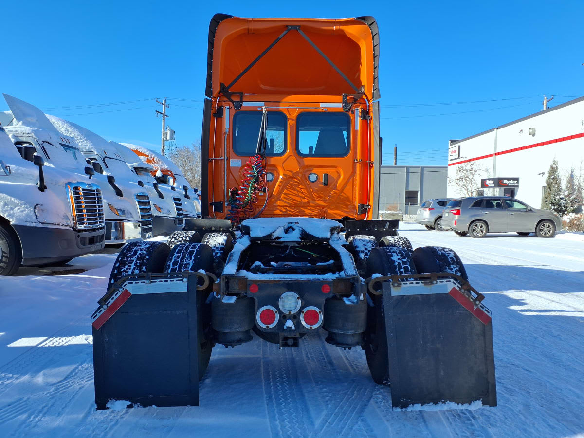 2019 Freightliner Cascadia in Minneapolis, MN — photo 5