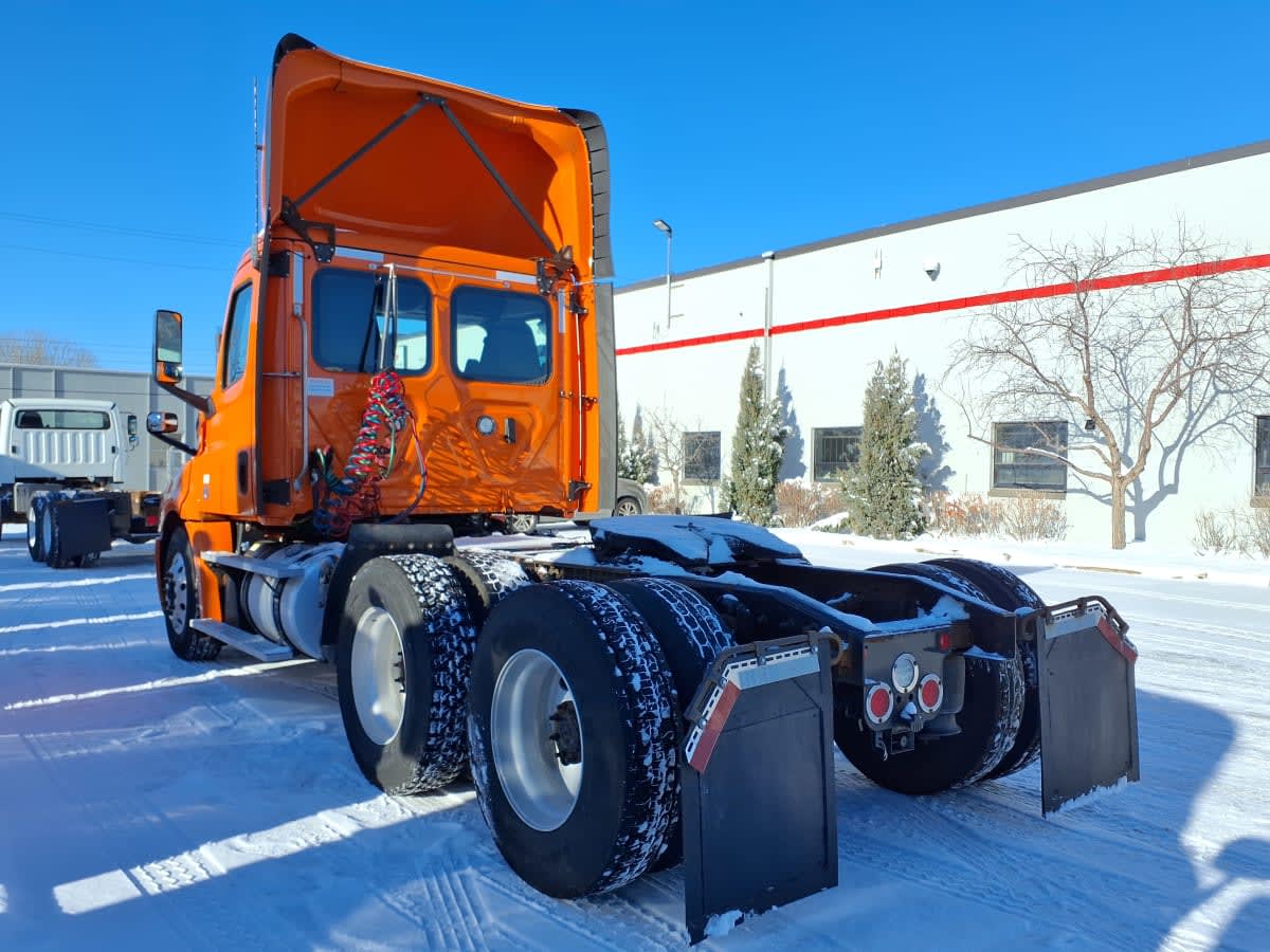 2019 Freightliner Cascadia in Minneapolis, MN — photo 6