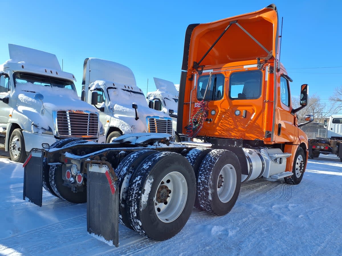 2019 Freightliner Cascadia in Minneapolis, MN — photo 4