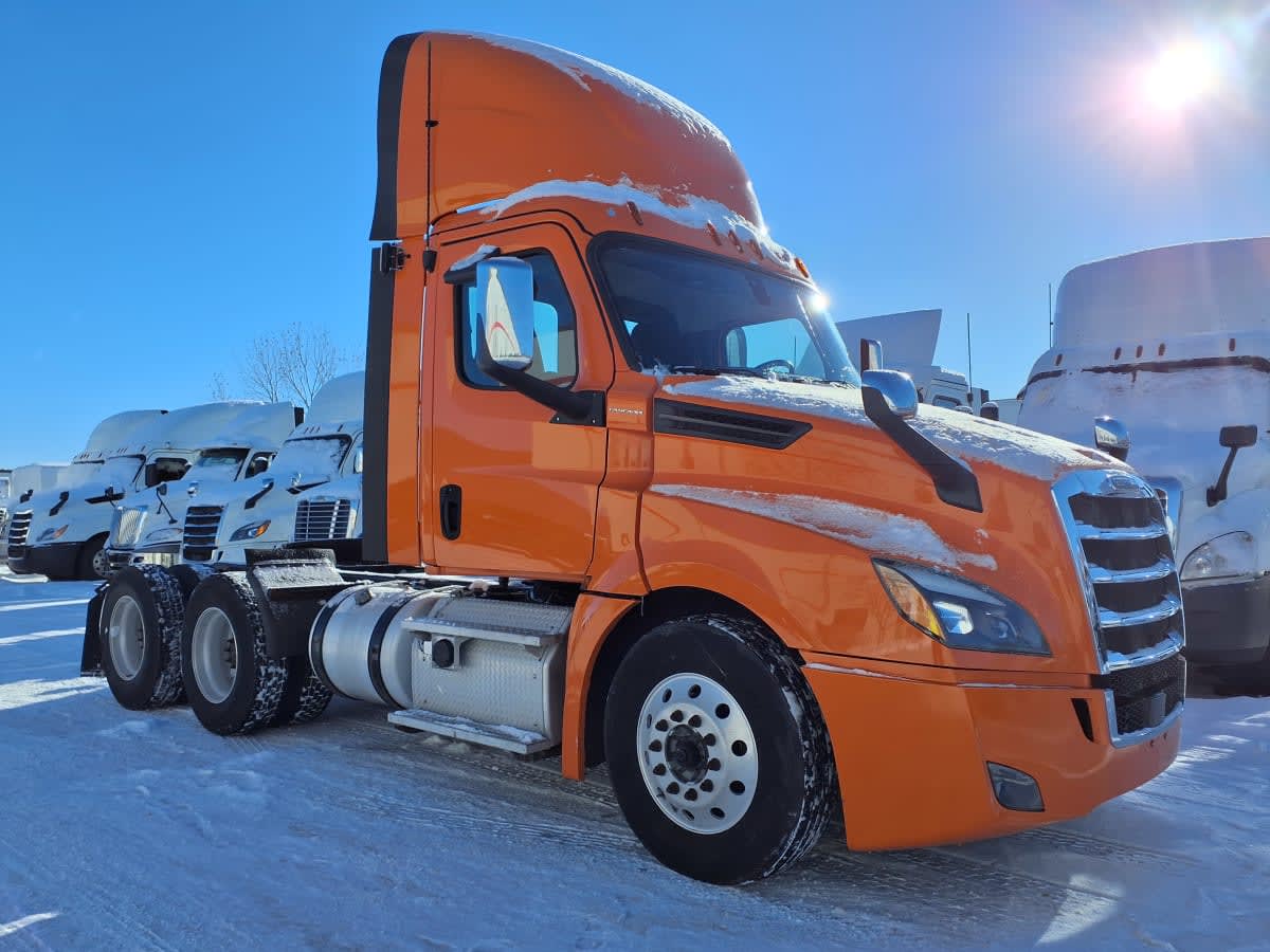 2019 Freightliner Cascadia in Minneapolis, MN — photo 3