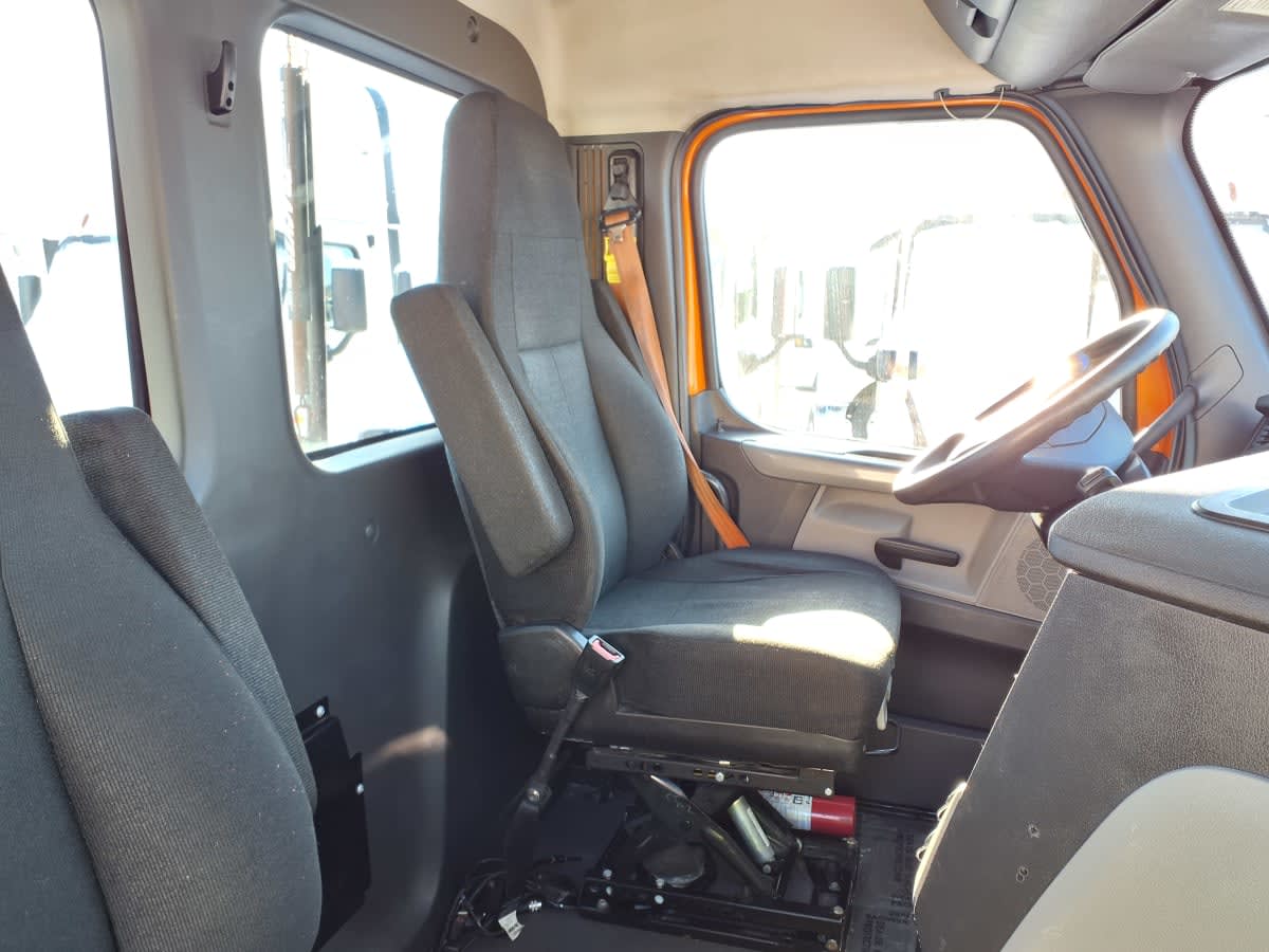 2019 Freightliner Cascadia in Minneapolis, MN — photo 7