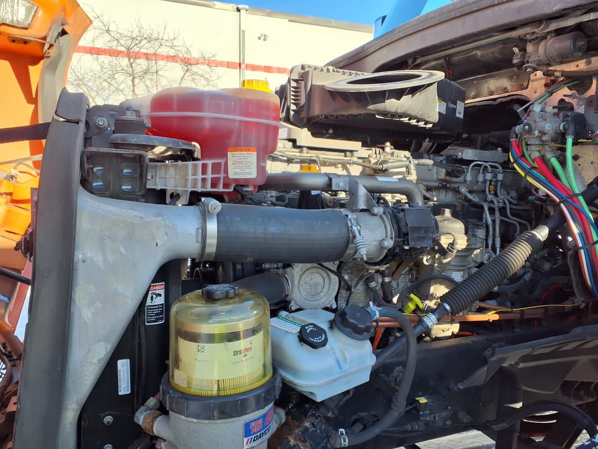 2019 Freightliner Cascadia in Minneapolis, MN — photo 8