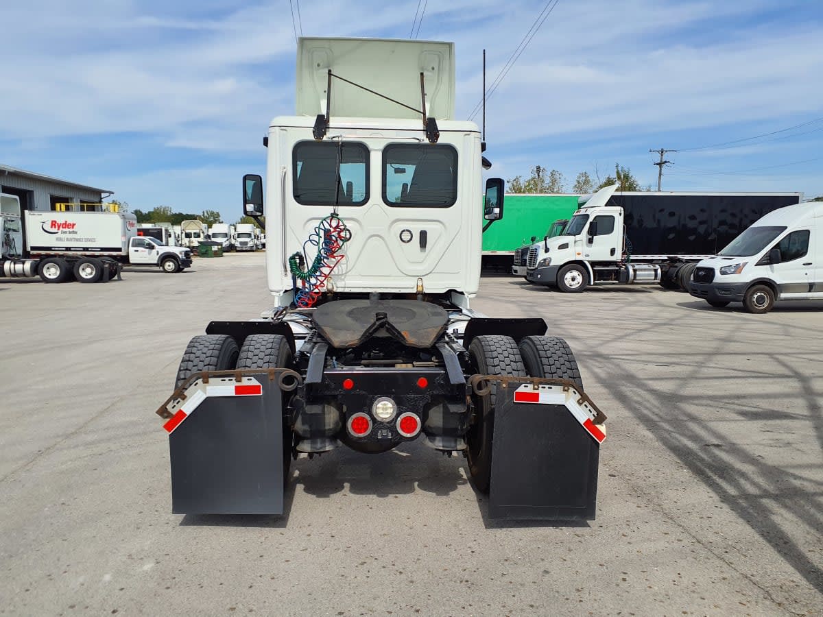 2019 Freightliner Cascadia in Indianapolis, IN — photo 5