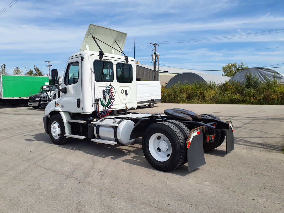 2019 Freightliner Cascadia in Indianapolis, IN — photo 6