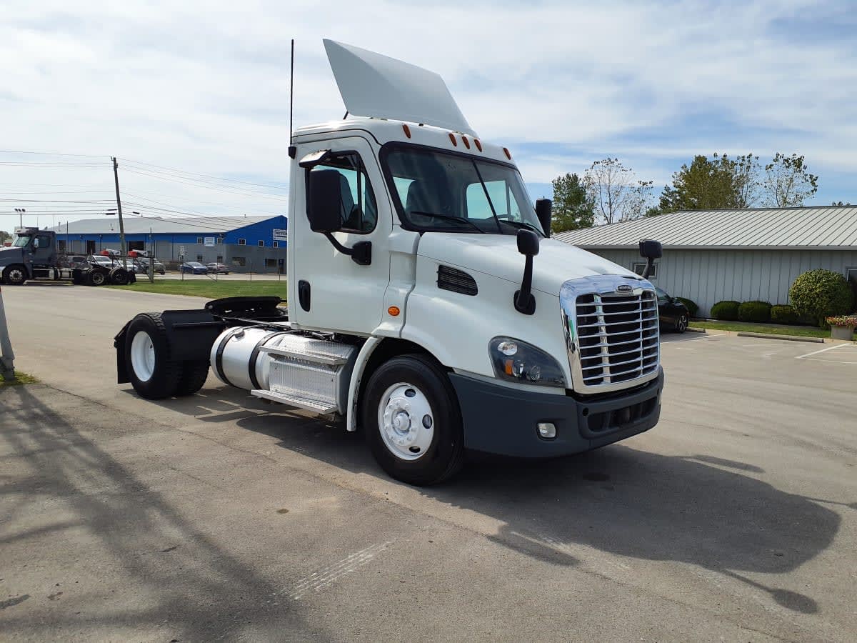 2019 Freightliner Cascadia in Indianapolis, IN — photo 3