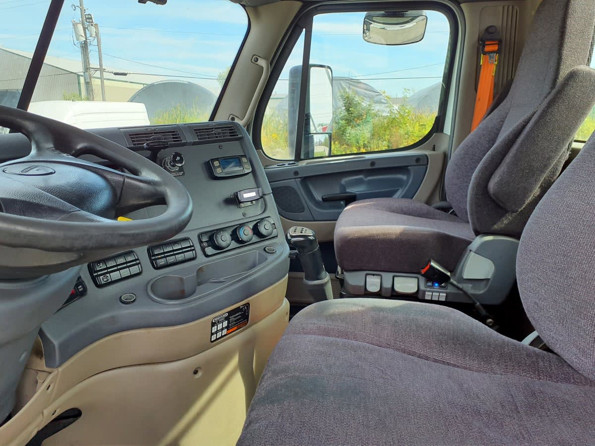 2019 Freightliner Cascadia in Indianapolis, IN — photo 7