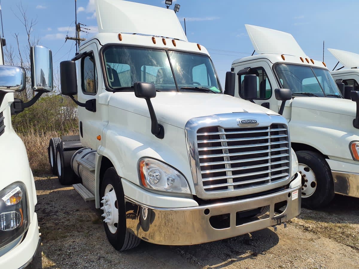 2019 Freightliner Cascadia in Indianapolis, IN — photo 3