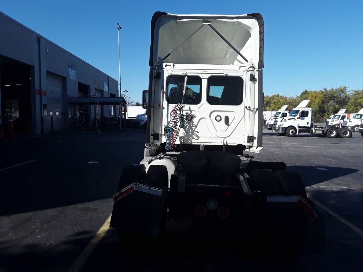 2019 Freightliner Cascadia in La Vergne, TN — photo 5