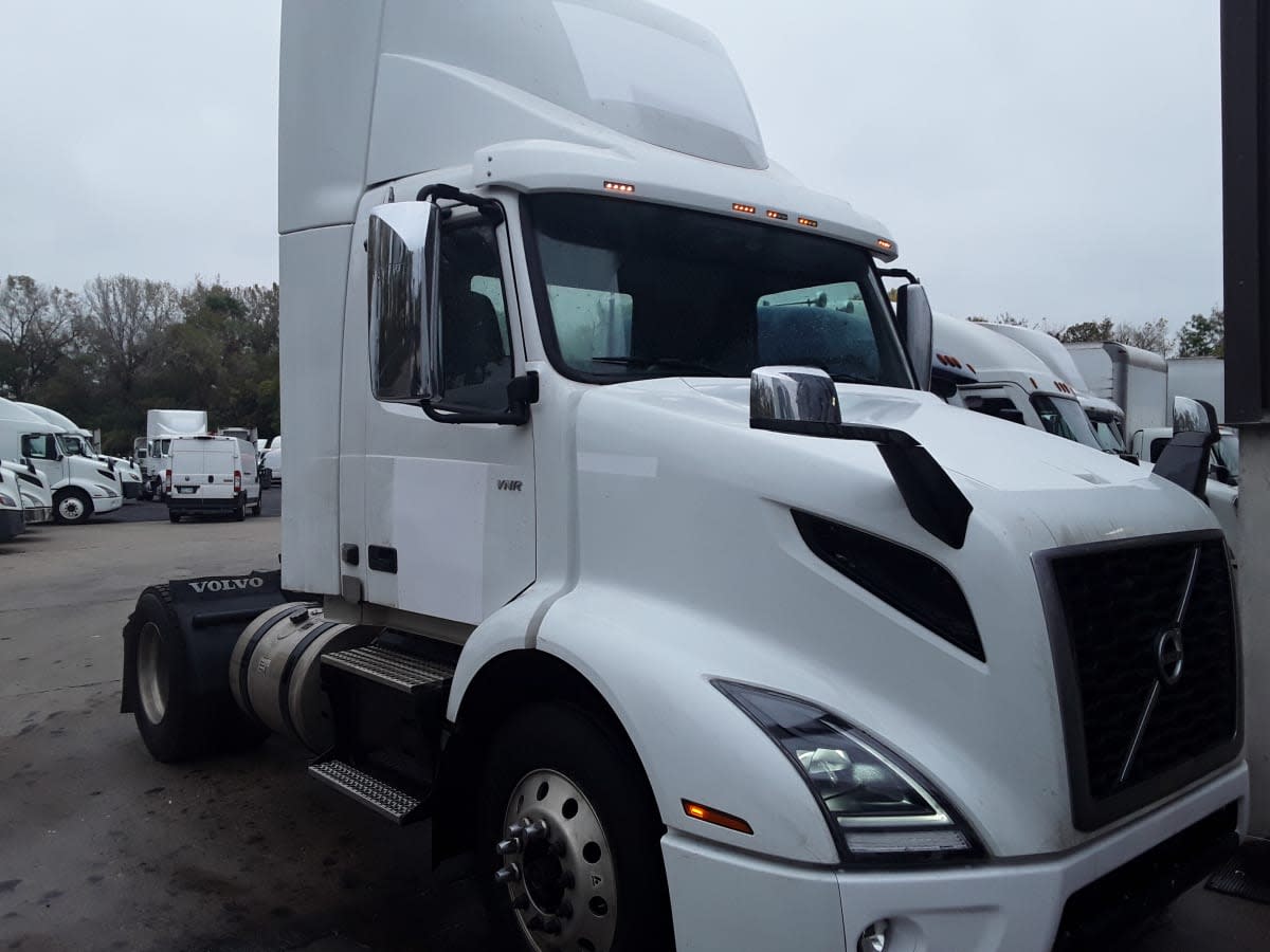2019 Volvo in Kansas City, MO — photo 3