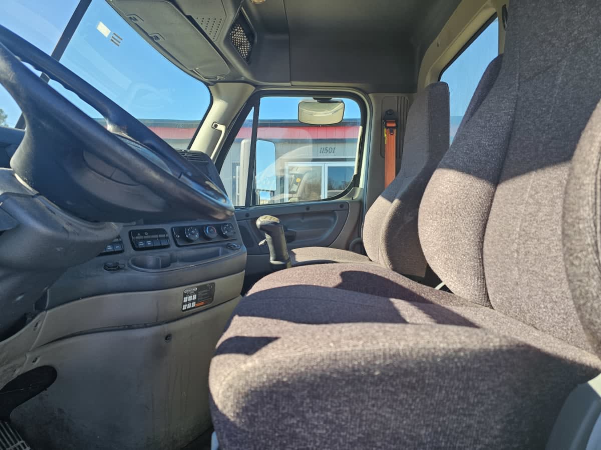2019 Freightliner Cascadia in North Little Rock, AR — photo 7
