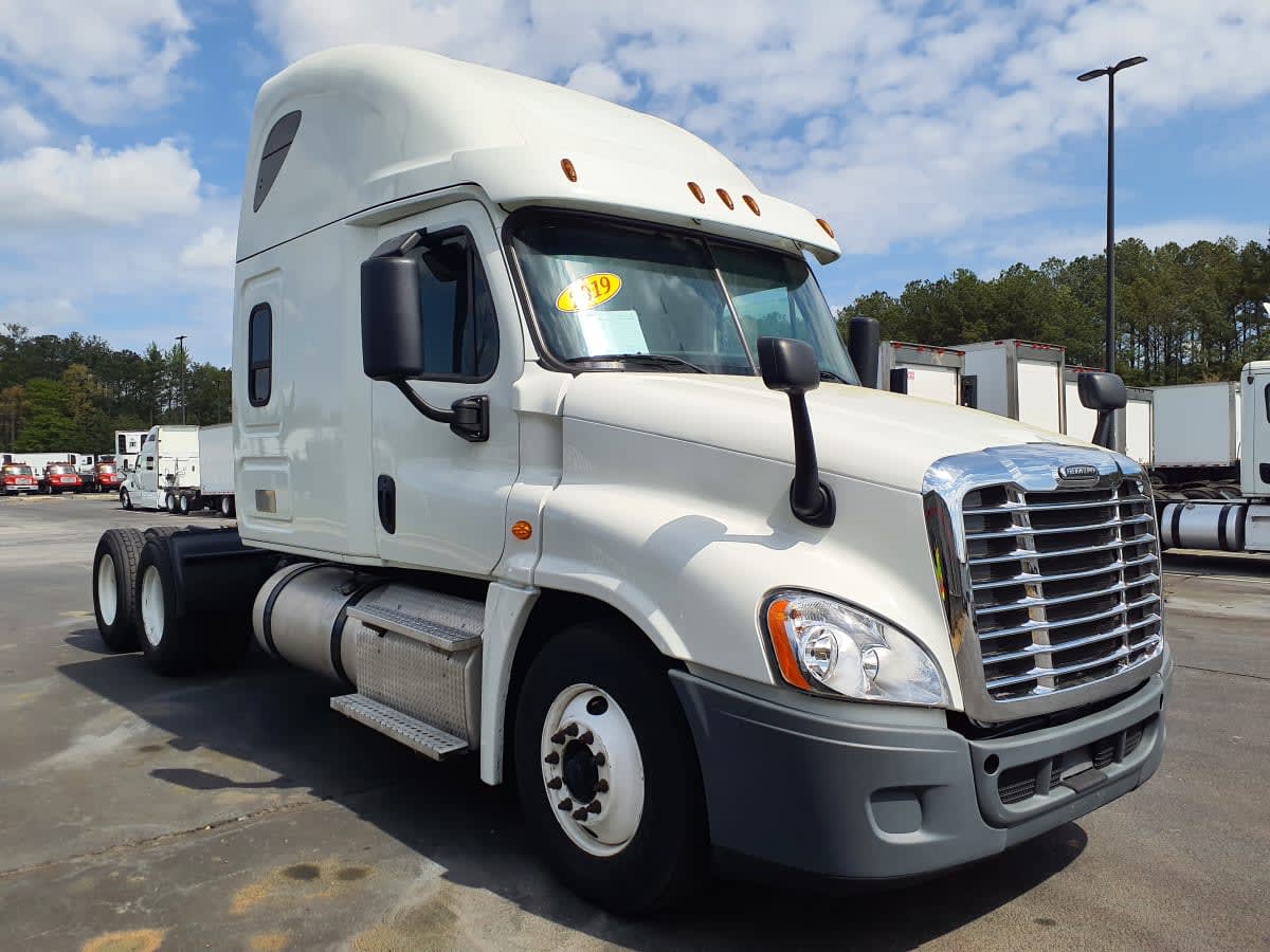 2019 Freightliner Cascadia in Atlanta, GA — photo 3