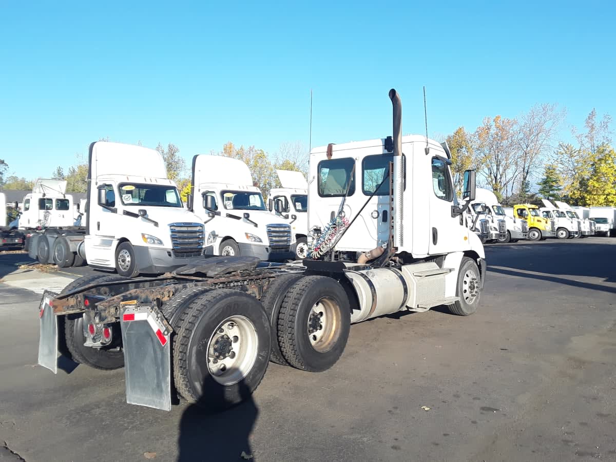 2019 Freightliner Cascadia in Hilliard, OH — photo 4