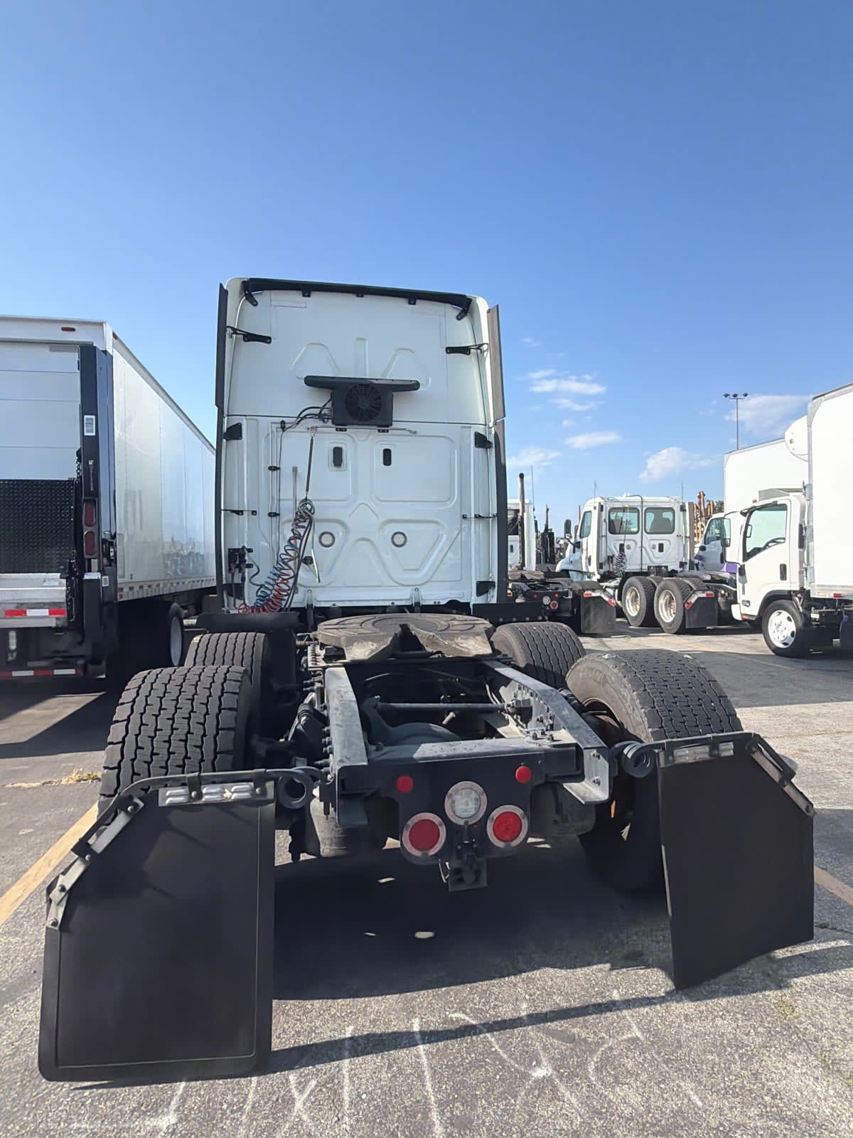 2019 Freightliner Cascadia in Pomona, CA — photo 5