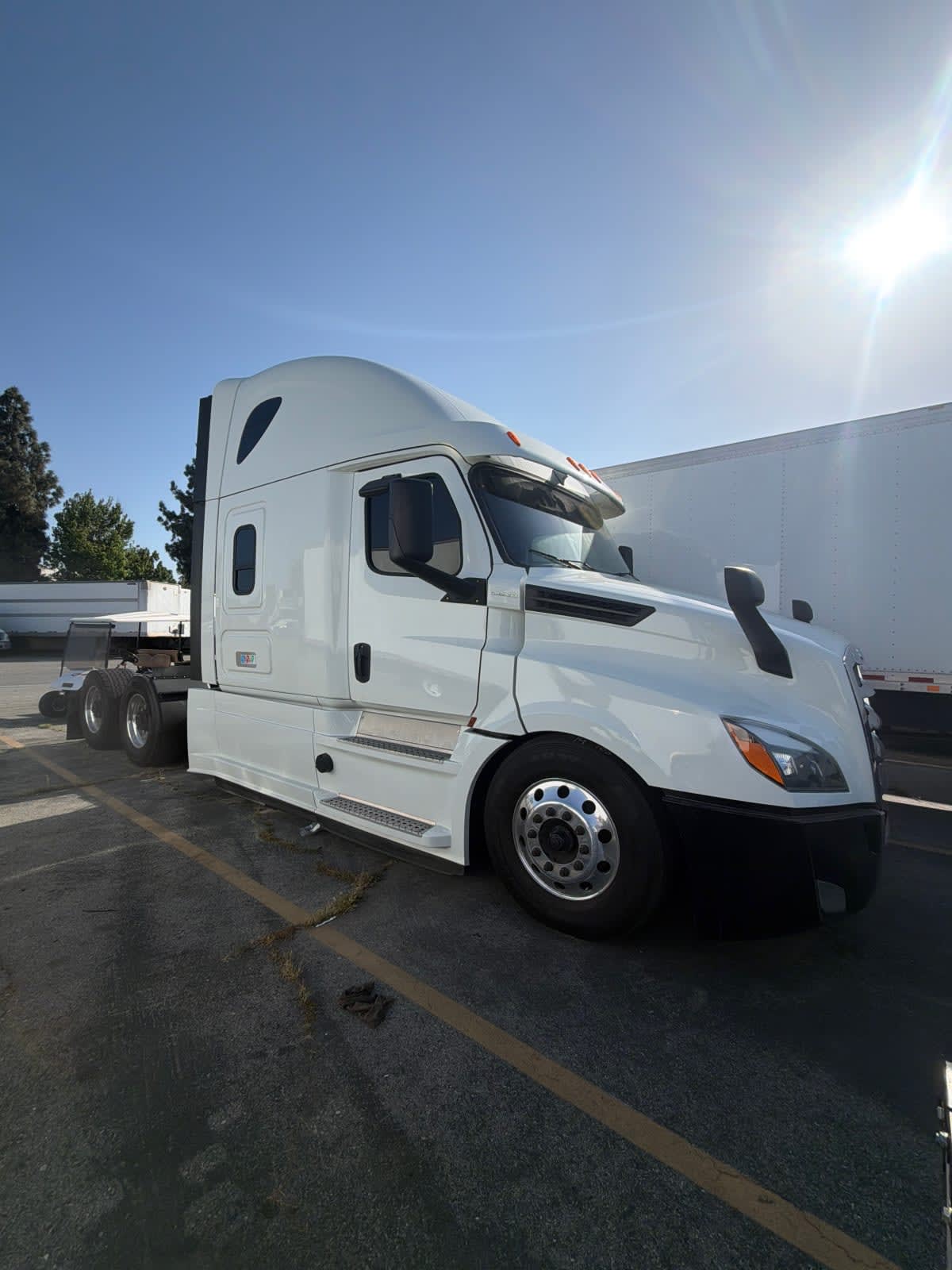 2019 Freightliner Cascadia in Pomona, CA — photo 3