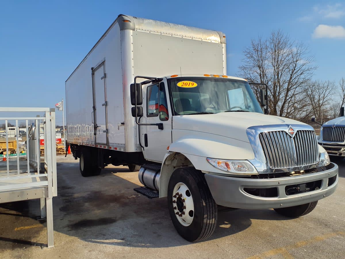 2019 International 4300 in Clarksville, IN — photo 3