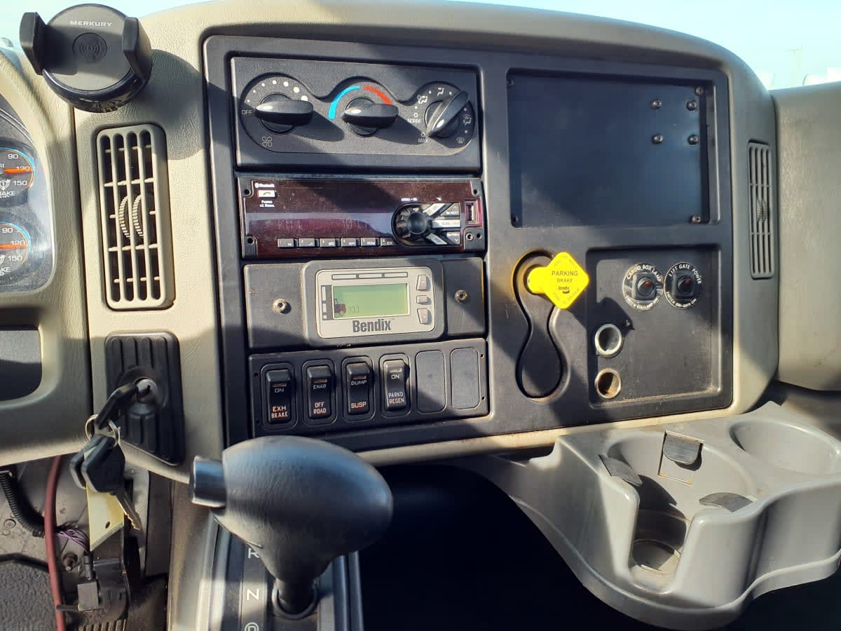 2019 International 4300 in Clarksville, IN — photo 9
