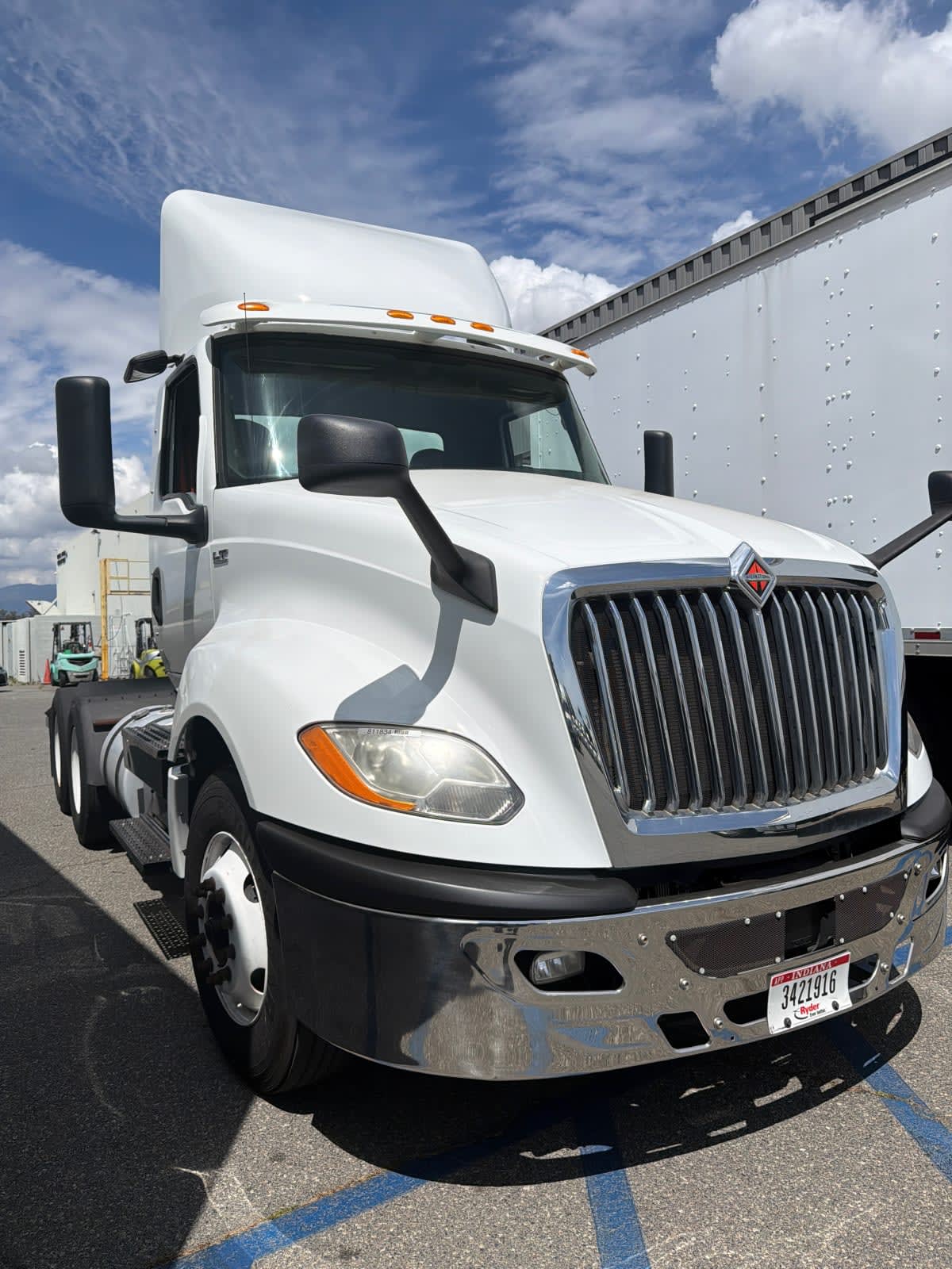2019 International LT in Pomona, CA — photo 3