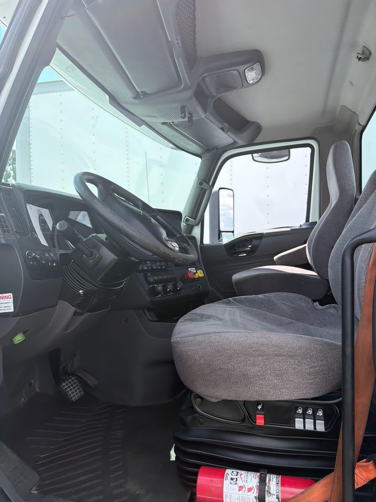 2019 International LT in Pomona, CA — photo 7