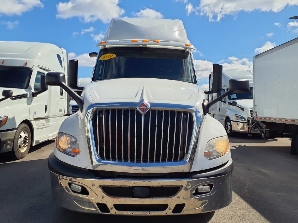 2019 International LT in Bolingbrook, IL — photo 2