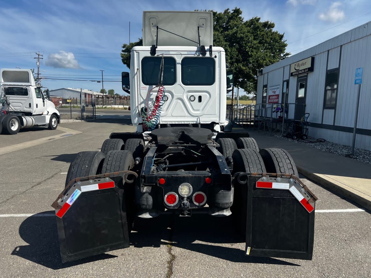2019 Freightliner Cascadia in West Sacramento, CA — photo 5
