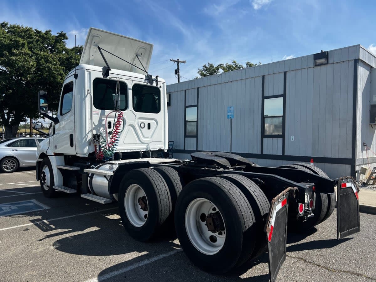 2019 Freightliner Cascadia in West Sacramento, CA — photo 6