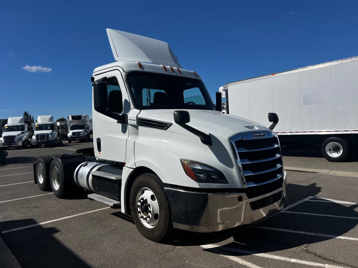 2019 Freightliner Cascadia in West Sacramento, CA — photo 3